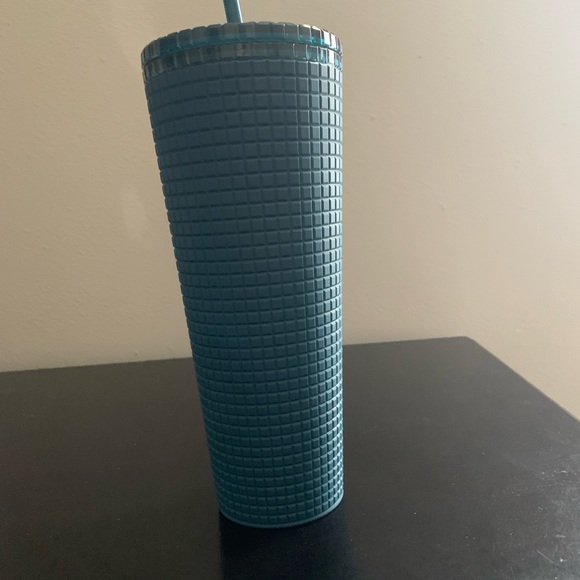 NWT Starbucks Winter 2023 Navy Blue Soft Touch Grid Tumbler 24 oz - Picture 3 of 9